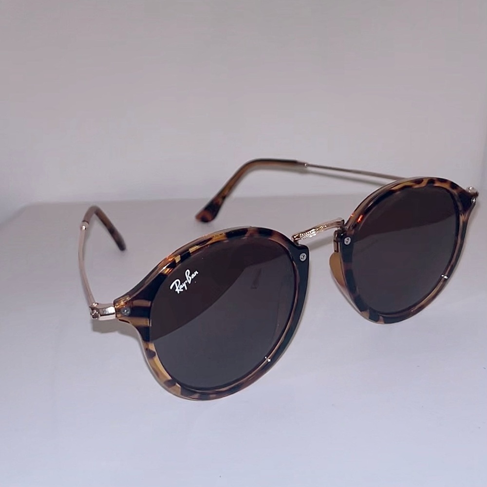 Ray-Ban Round Fleck Unisex Sunglasses